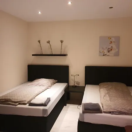 Lejlighed Bei Hamburg Bis 10 Personen Mit Terasse Und Gartennutzung. *