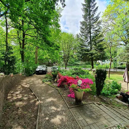 Bei Hamburg Bis 10 Personen Mit Terasse Und Gartennutzung.